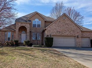 4557 W New Bridge Rd, Fayetteville, AR 72704