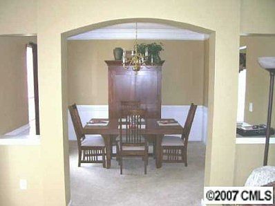3rd image of 10487 Tintinhull Dr