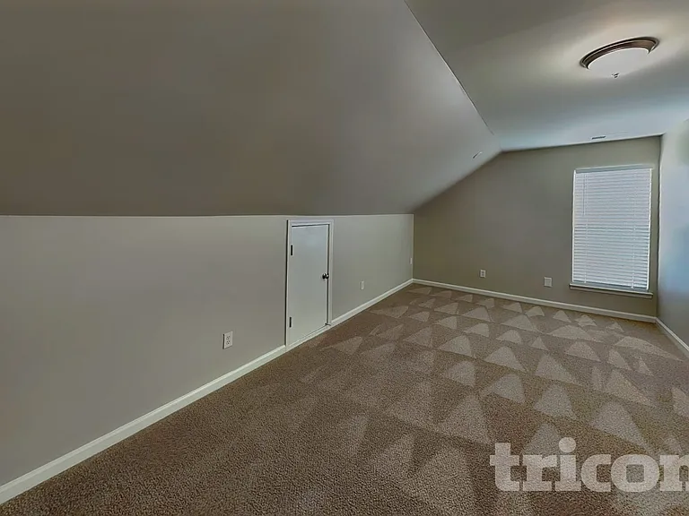 1002 Hollingdale Ct — Photo 11