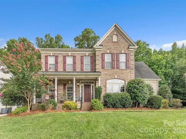 2537 Cherry Bark Oak Ct, Gastonia, NC 28056