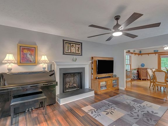 4th image of 253 Jefferson Dr