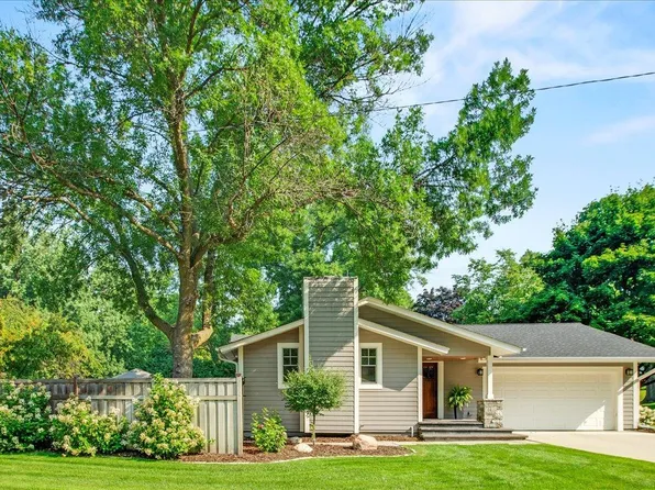 5536 Mirror Lakes Dr, Edina, MN 55436