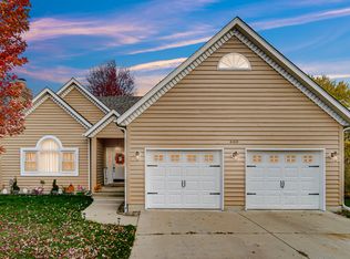 660 Louise Dr, Hinckley, IL 60520