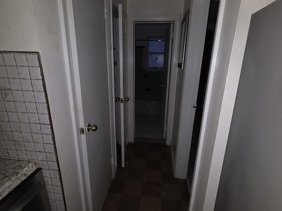1st image of 616 E Broadway APT 1A