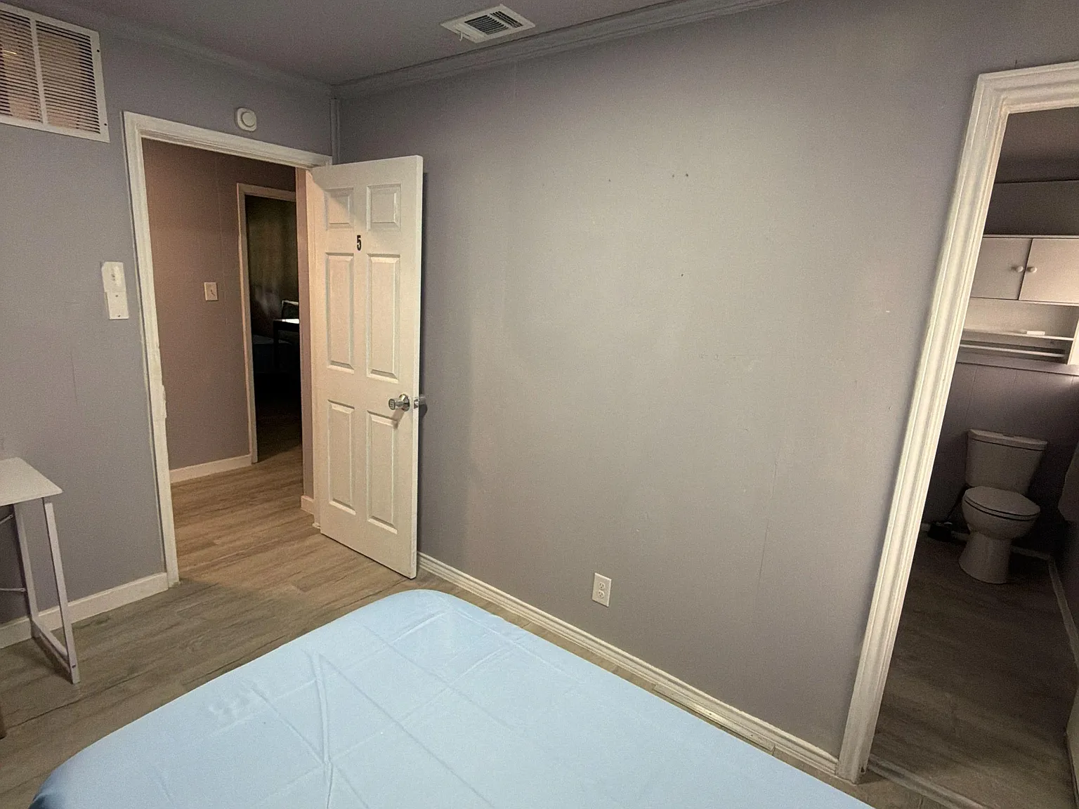 4 bed, 4.0 bath, 1906 sqft, $957 — Photo 1