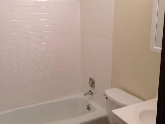 4th image of 2521 N Lincoln Ave #L3