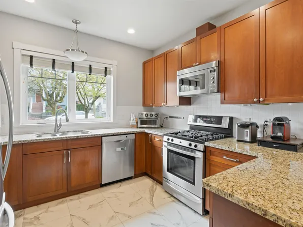 4103 Inverness St, Vancouver, BC V5V 5C5