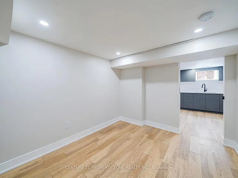 203 Toynbee Trl — Photo 42