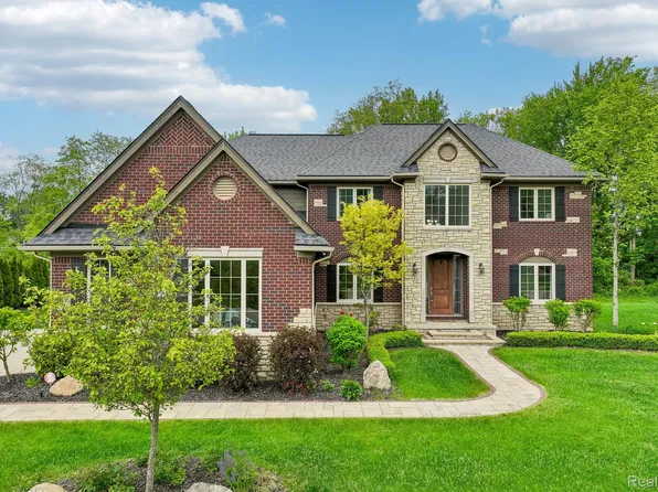 47566 Alpine Dr, Novi, MI 48374
