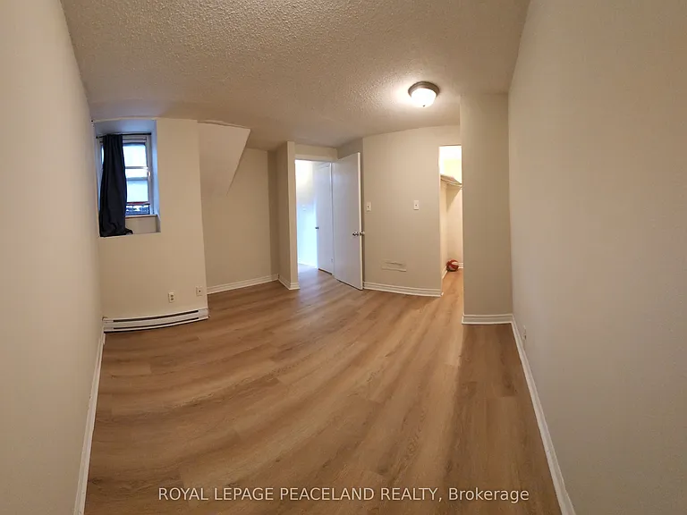 556 Spadina Cres #4 — Photo 5
