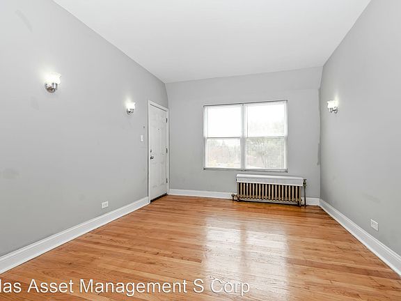 3rd image of 102 Memorial Dr #11146503