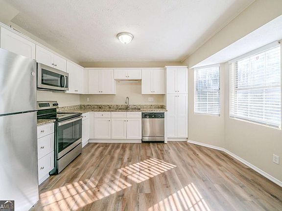 4th image of 1129 Winston Dr