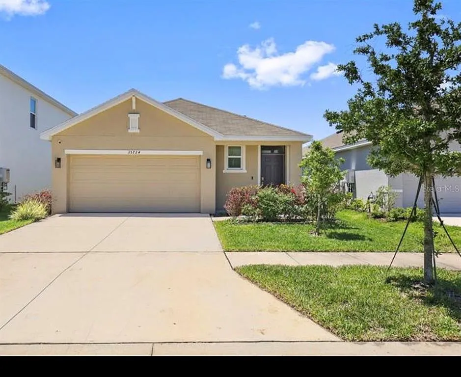 2 bed, 1.0 bath, 900 sqft, $2,000 — Photo 1