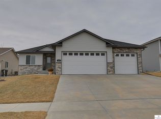9425 Blacksmith Rd, Lincoln, NE 68507