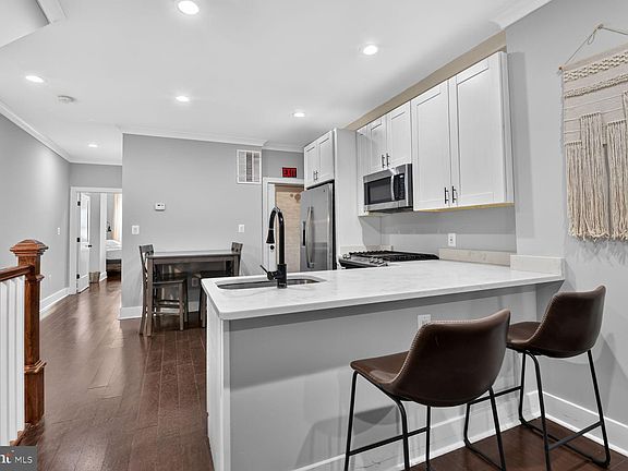 5th image of 608 Irving St NW #1
