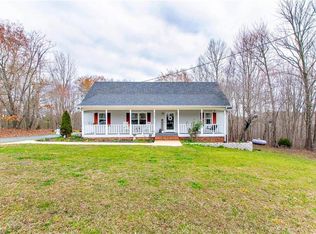 1062 Greenleaf Acres Dr, Asheboro, NC 27205