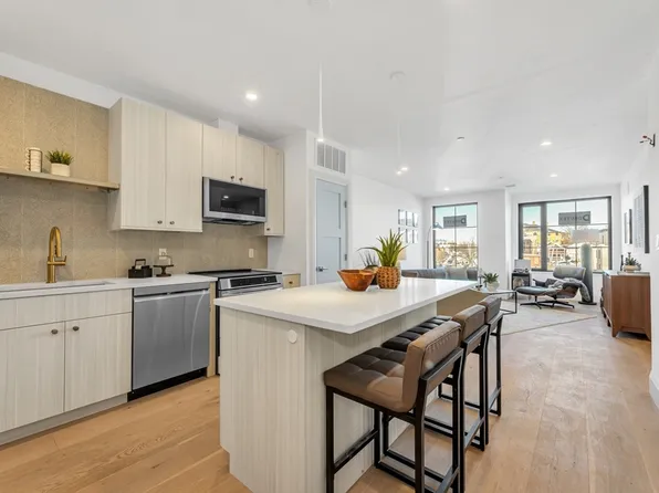 34 Oak St #103, Hyde Park, MA 02136