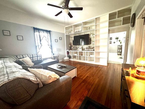 3rd image of 402 Sirrine St
