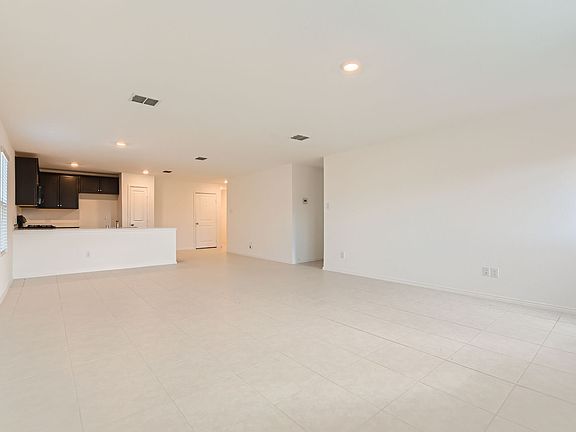 3rd image of 305 Canyon Dr