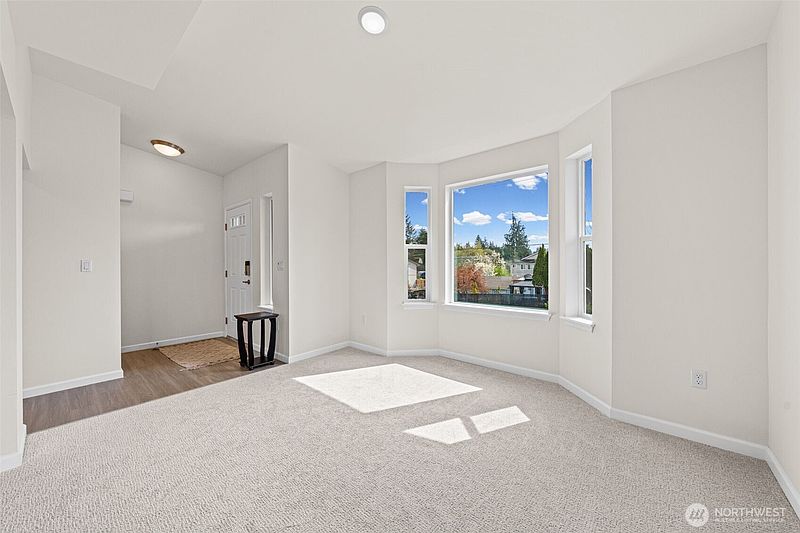 4th image of 414 Comet Street