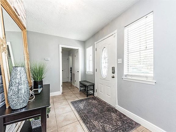 4th image of 405 Avondale Ln
