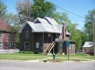 824 W 8th St, Waterloo, IA 50702