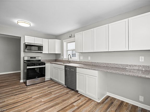 4th image of 975 N Ridge Rd E