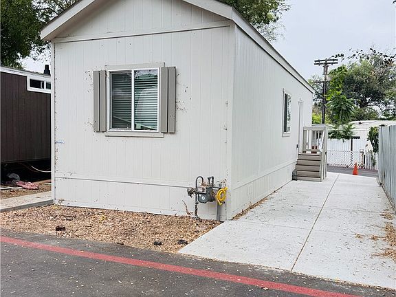 2nd image of 12245 San Fernando Rd Space 32