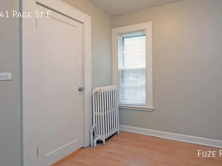 241 Page St E — Photo 16