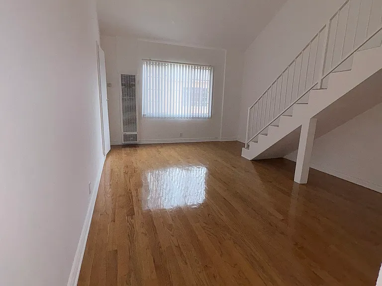 6200-6206 Fountain Avenue — Photo 10