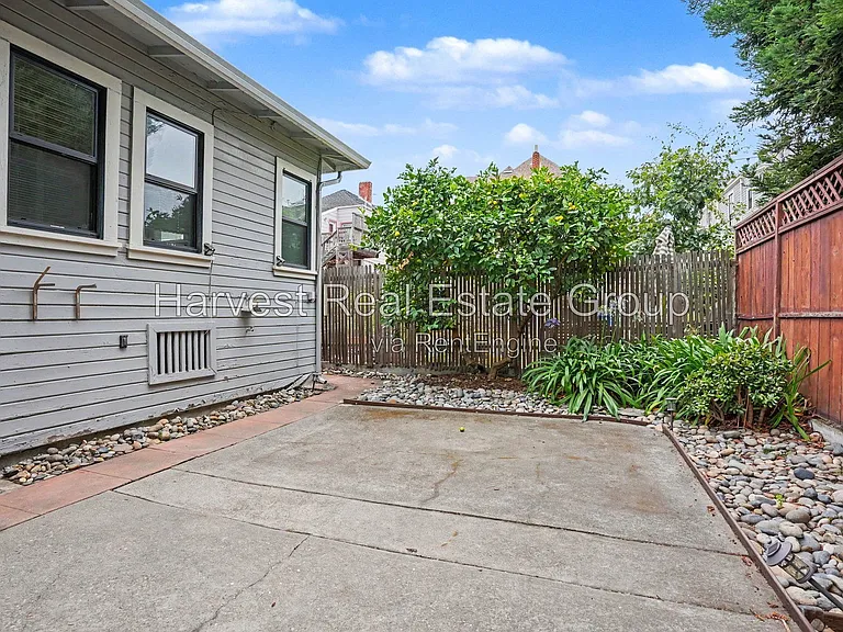 2156 Clinton Ave #D — Photo 13
