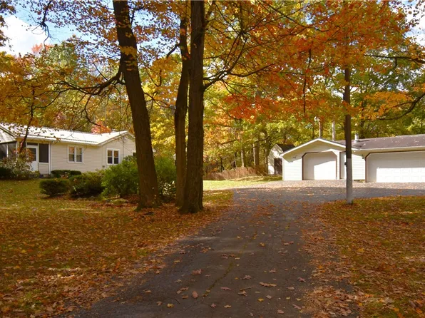 945 Cherriwood Rd, Pulaski, PA 16143