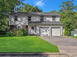 10 Ginger Ct, Centereach, NY 11720