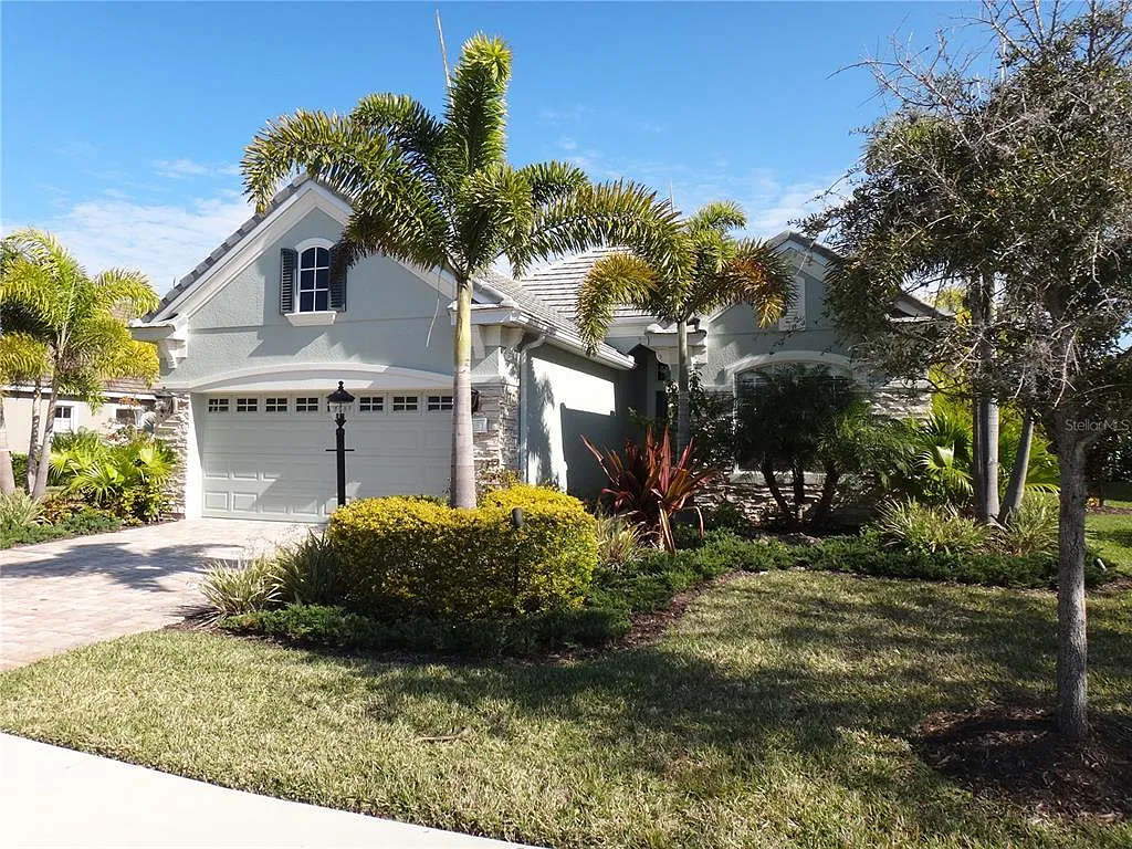 3 bed, 2.0 bath, 2116 sqft, $3,975 — Photo 1