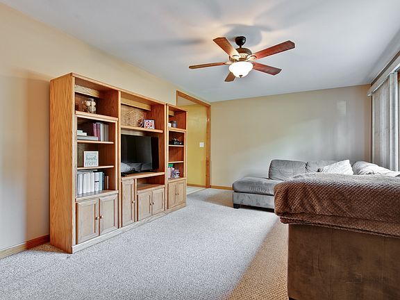 5th image of 1042 E Tulip Way