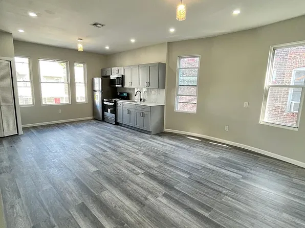 133 Stevens Avenue image 1 of 7