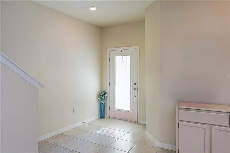 Building Photo - 3677 Plainview Dr