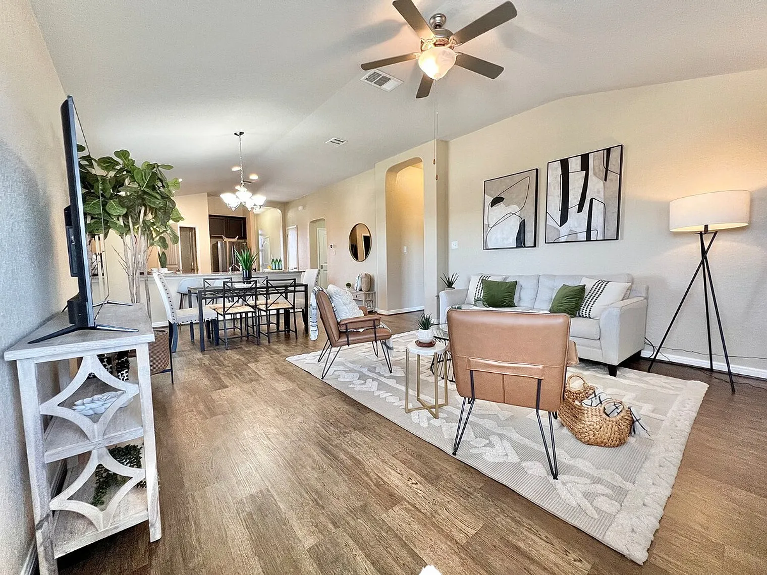 4 bed, 2.0 bath, $4,541 — Photo 3