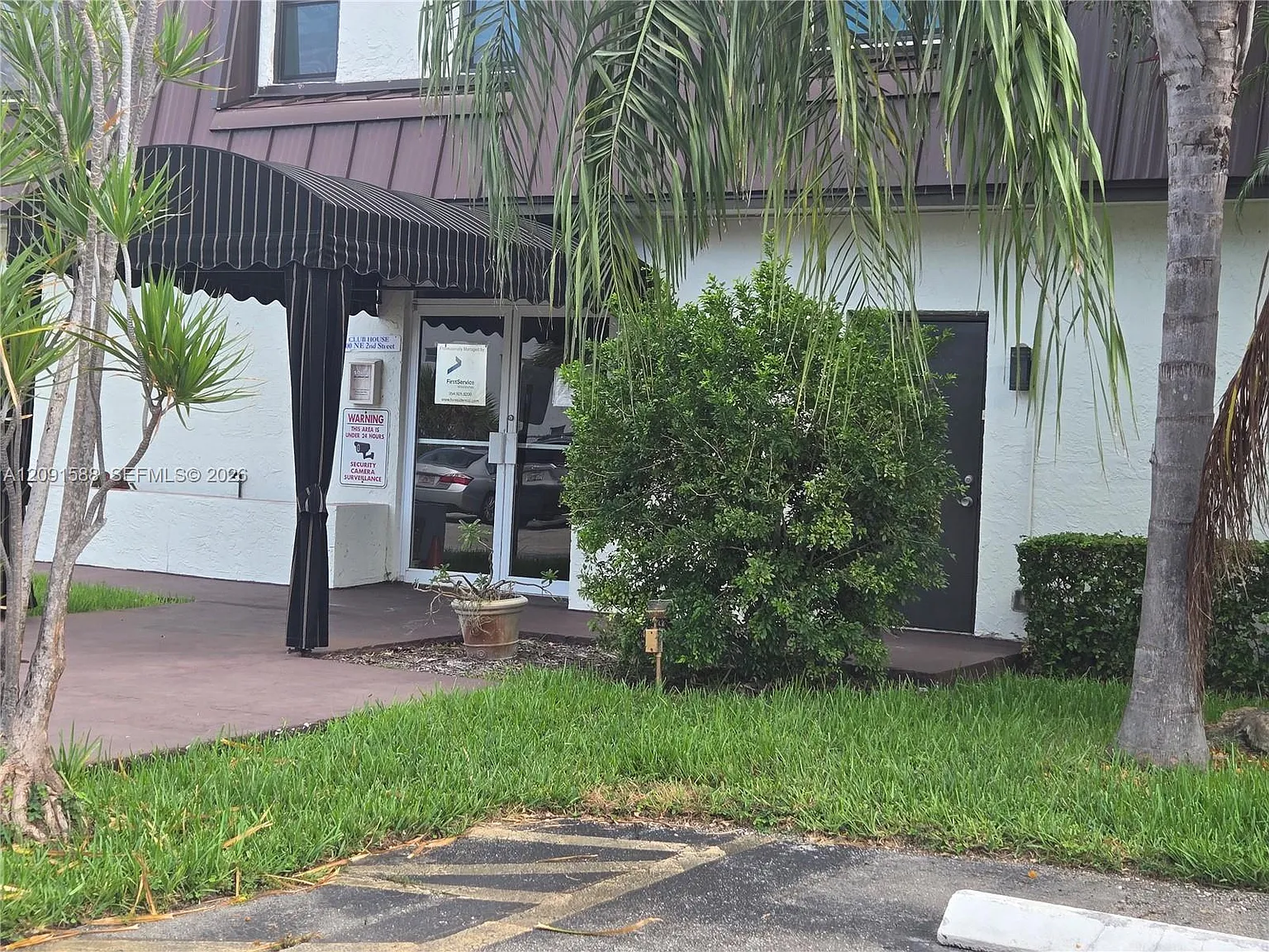 Palm Village Club Condo — Photo 2
