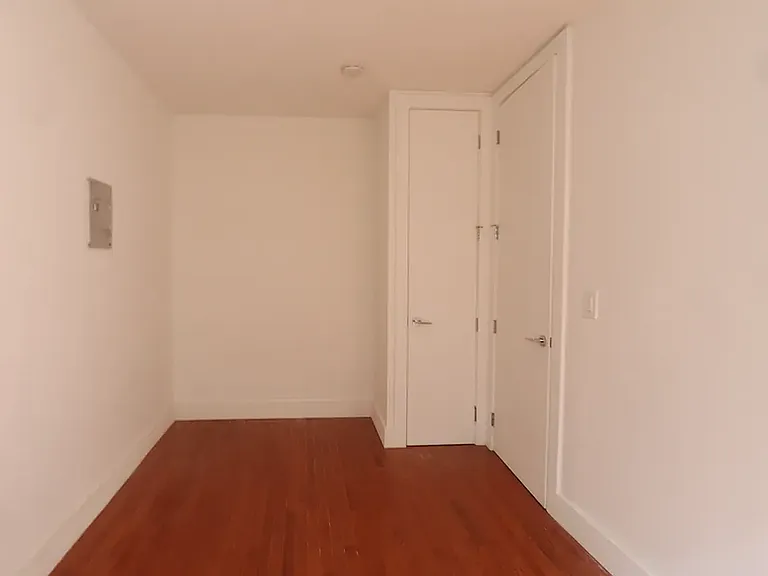 723 E 5th St #2C — Photo 5