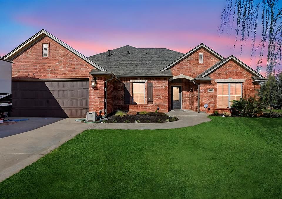 1st image of 909 Isabella Ln