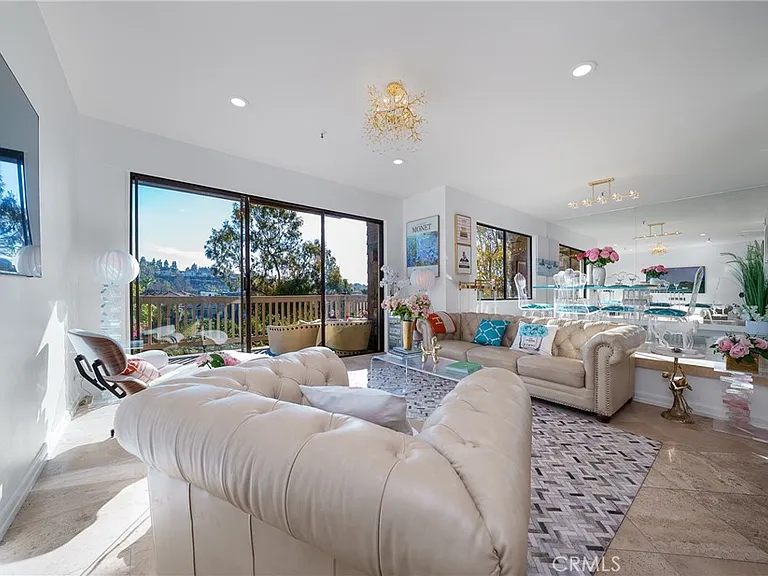 67 Sea Island Dr — Photo 1