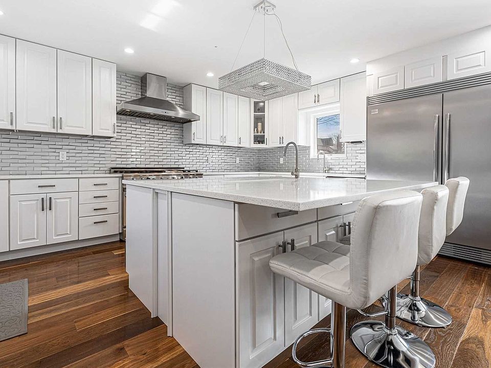 1st image of 3285 Bayfield Blvd