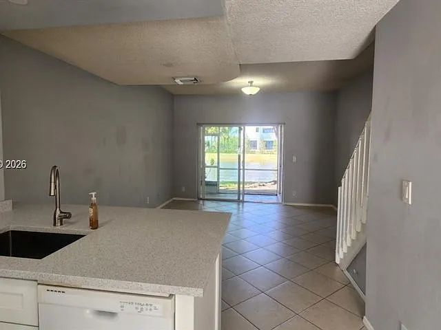 211 Mallory Ct — Photo 14