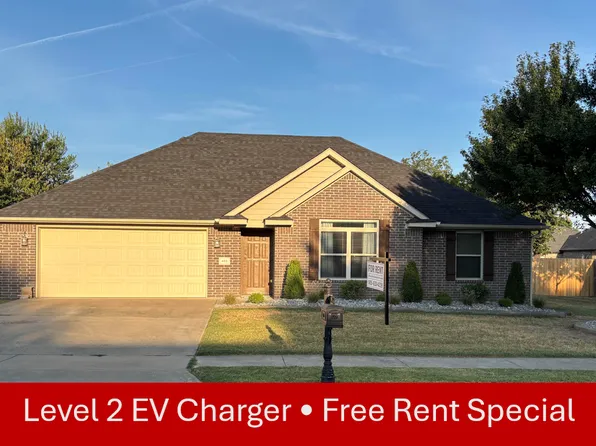489 N Drewrys Bluff Dr, Fayetteville, AR 72704