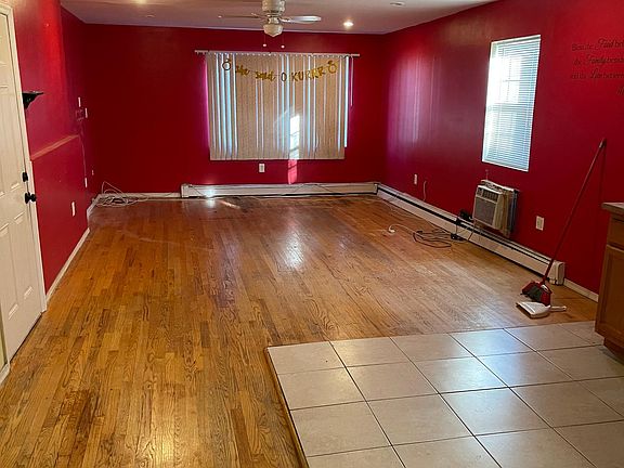 3rd image of 9510 Lefferts Blvd Floor 2