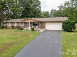 116 Wynnbrook Dr, Hendersonville, NC 28792