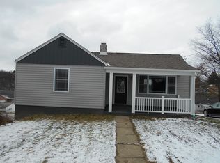 425 Gladden Rd, Canonsburg, PA 15317