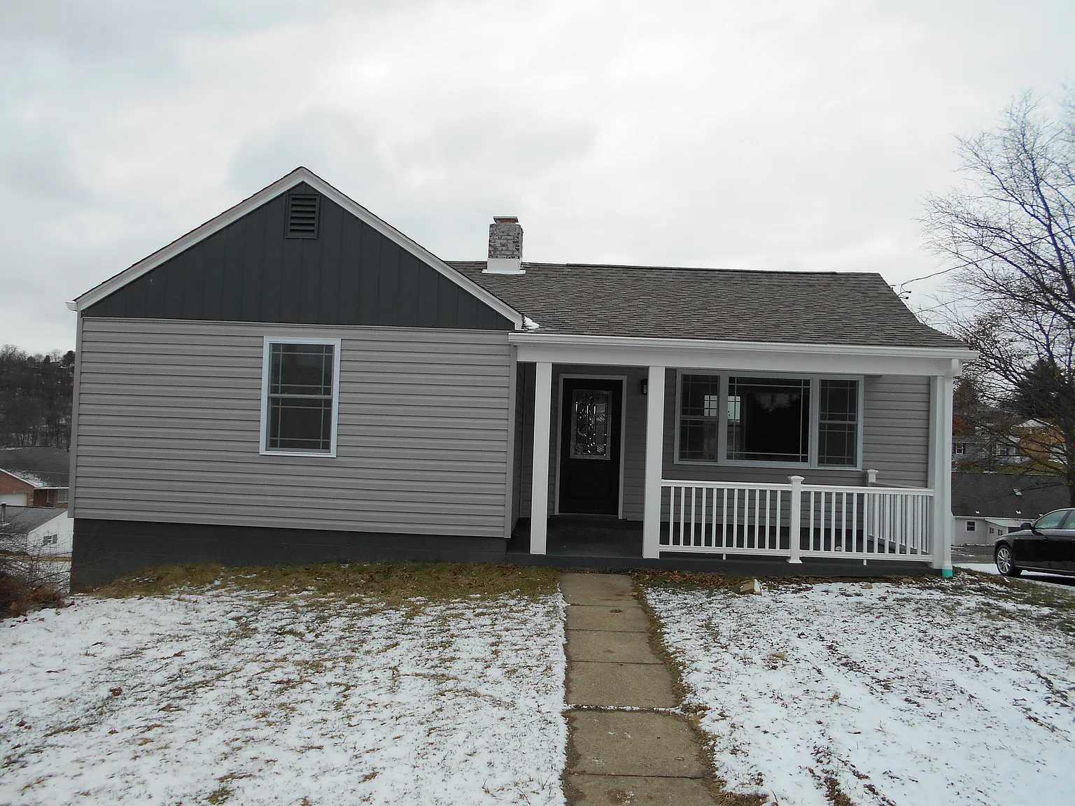 425 Gladden Rd photo 1