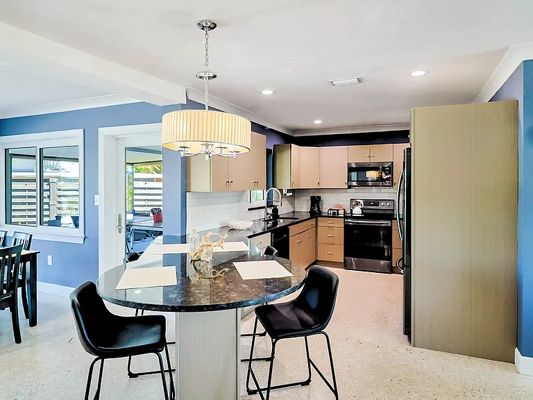 2545 Webber St — Photo 40